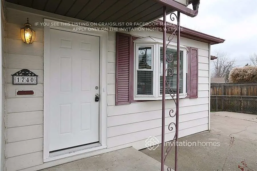 1740 W Crestline Dr Littleton, CO 80120 — Photo 2