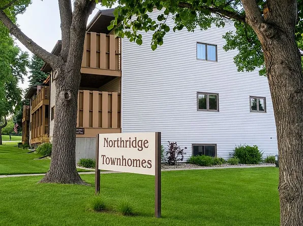 3267 Montreal St, Bismarck, ND 58503