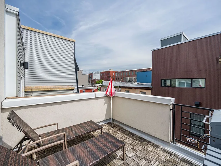 1770 Waterloo St — Photo 23