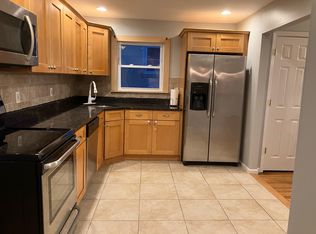 263 Farmers Ave, Lindenhurst, NY 11757