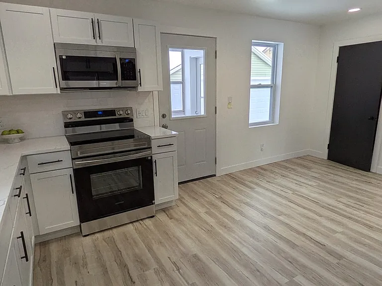 160 Guilford St — Photo 13