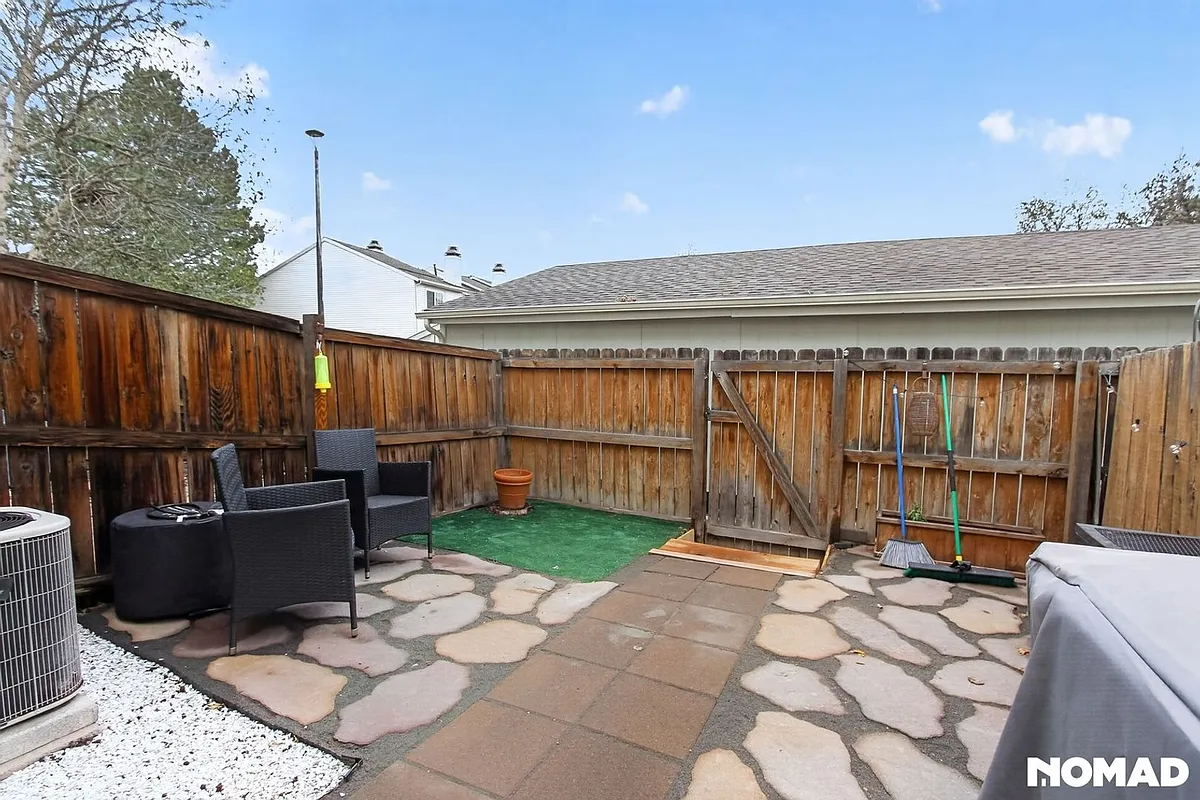 Building Photo - 4239 S Mobile Cir #C