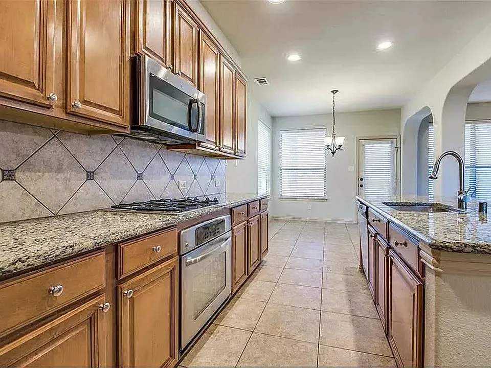 4 bed, 3255 sqft, $3,000 — Photo 3