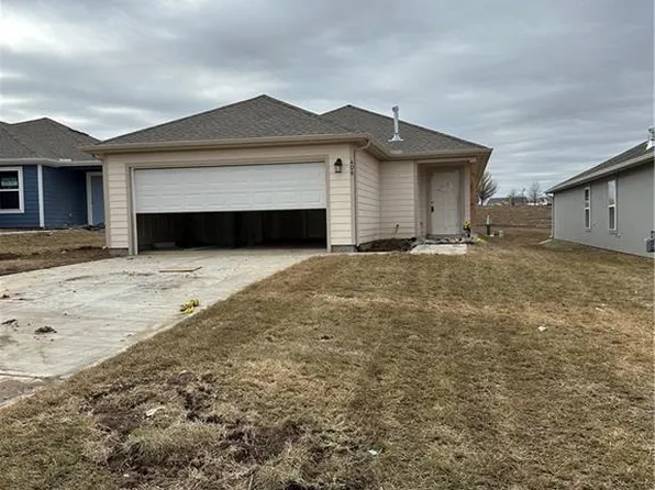 408 Park Hill Dr, Tonganoxie, KS 66086