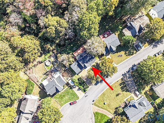 3rd image of 4576 Village Park Dr E