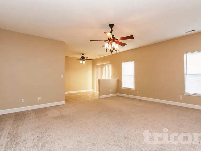 1892 Harvest Meadow Dr — Photo 2