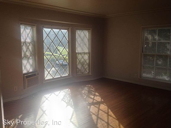 3rd image of 425 N Palm Dr APT E