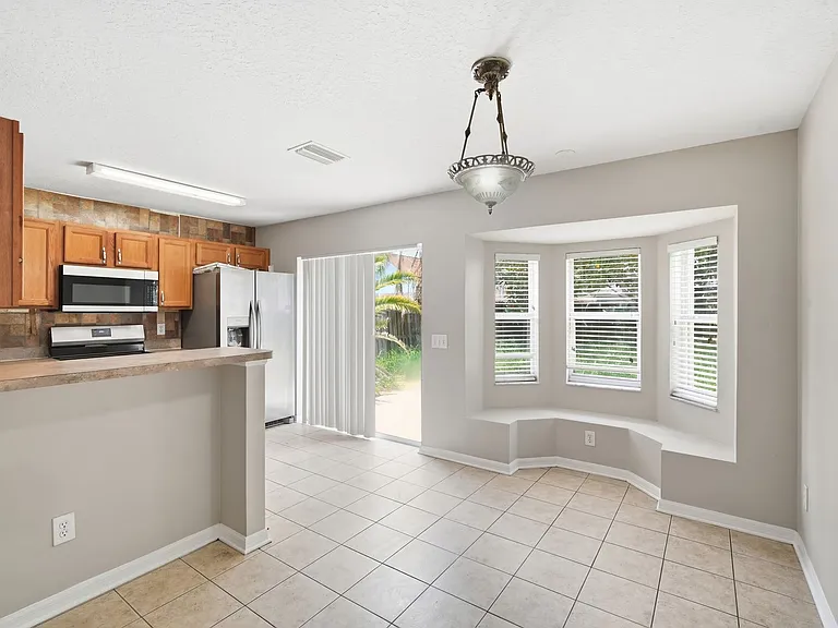 10310 Lakeside Vista Dr — Photo 3