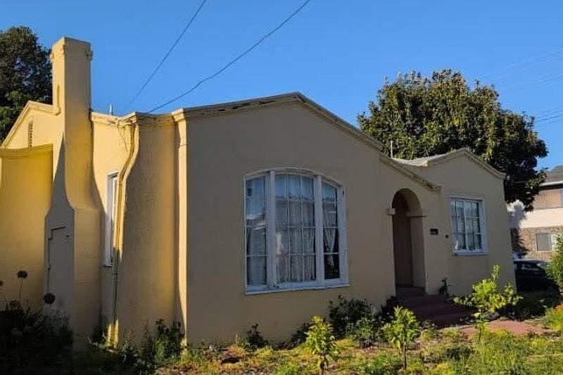 2nd image of 494 Juana Ave