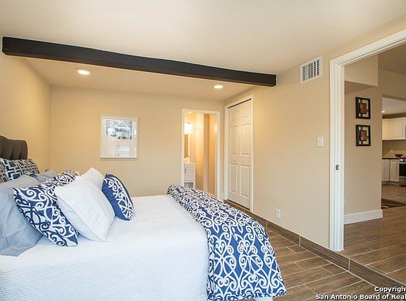 4th image of 87 Storeywood Dr