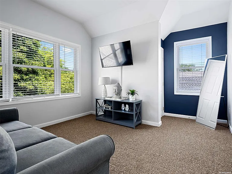 4 White Ln — Photo 17