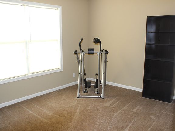 5th image of 267 Harold Dr