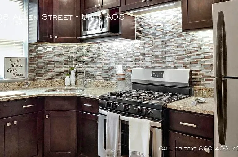 608 Allen St — Photo 17