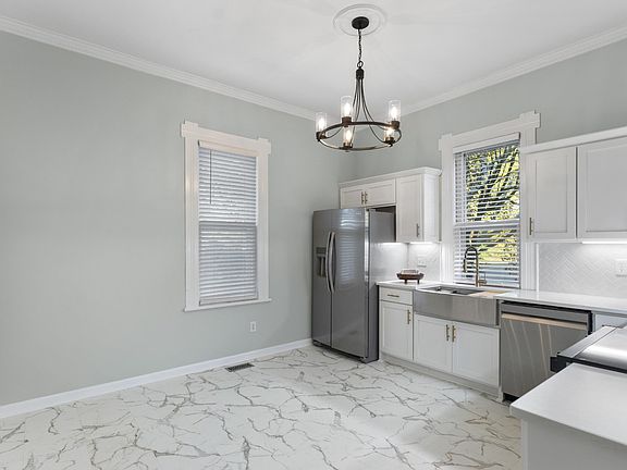 5th image of 320 15th St NW