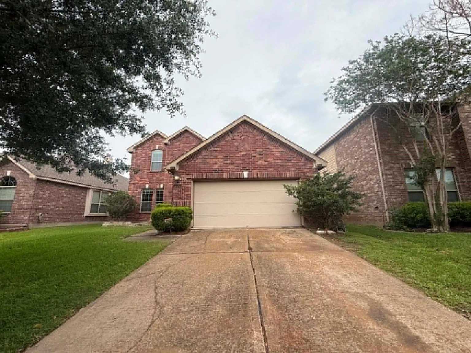 4 bed, 3.5 bath, 2656 sqft, $2,300 — Photo 3