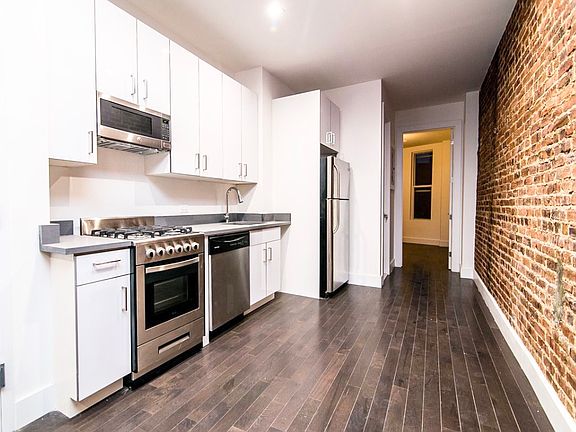 4th image of 256 Graham Ave #3L