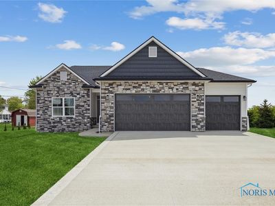 155 Bordeaux Dr, Napoleon, OH, 43545