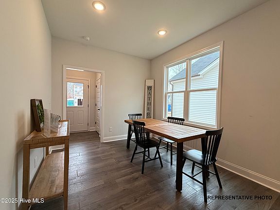 5th image of 292 Bluejay Street