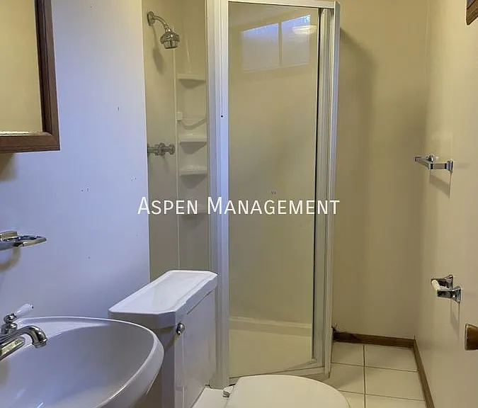380 Agate St — Photo 9