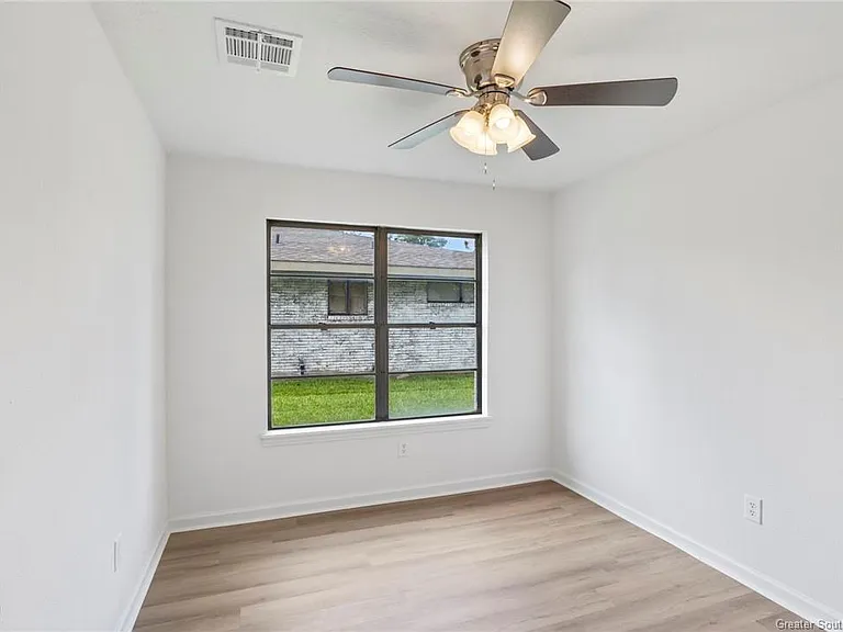 325 Quelqueshue St — Photo 11