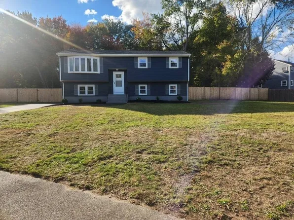 3 Lantern Rd, Holbrook, MA 02343