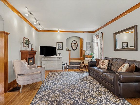 4th image of 33 Somershire Dr