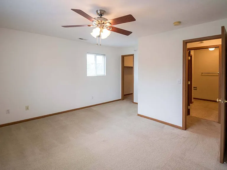 One Bedroom/One Bathroom: 810 SF
