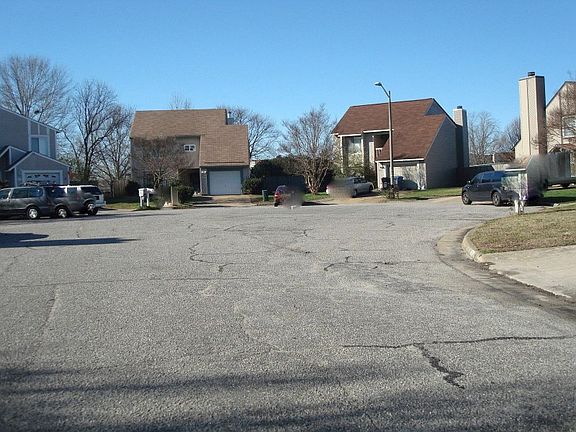 4th image of 1636 Helmsley Ct