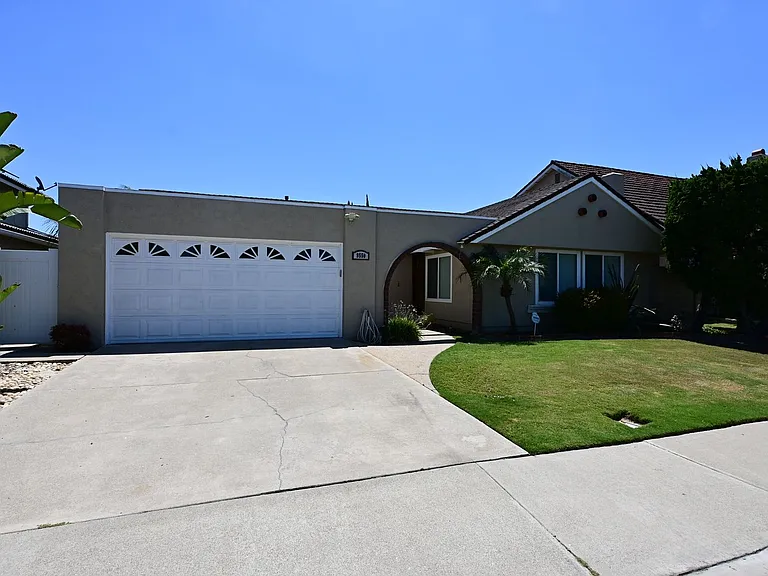 9550 Avenida Monterey — Photo 1