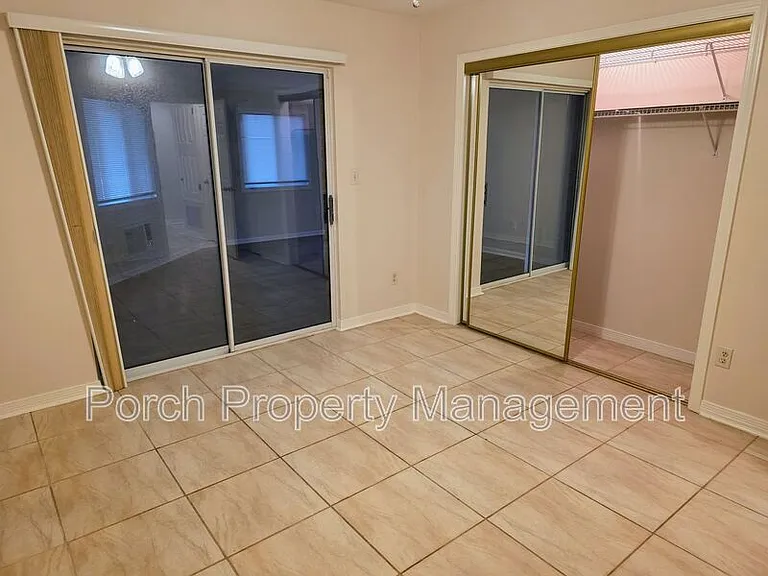 303 Shoreline Dr — Photo 32