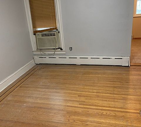 5th image of 624 Jamestown St