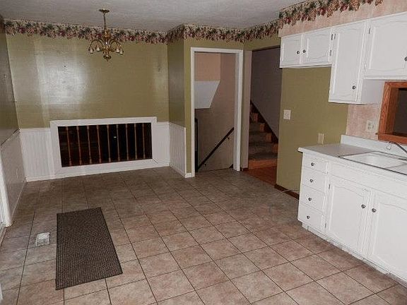 3rd image of 501 Revere Dr
