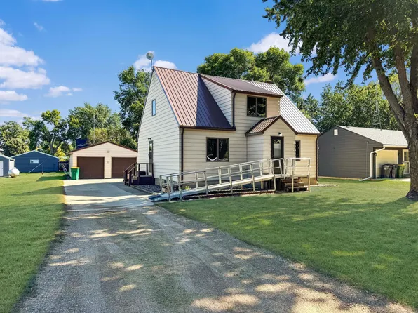 3254 Robinson St, Marshall, MN 56258