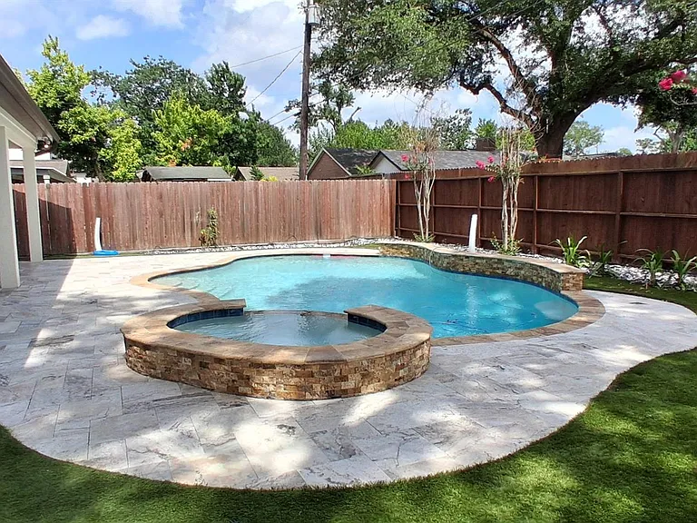 1317 Chantilly Ln — Photo 3