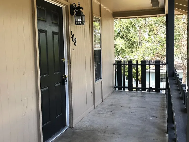 318 Porter Ave — Photo 5
