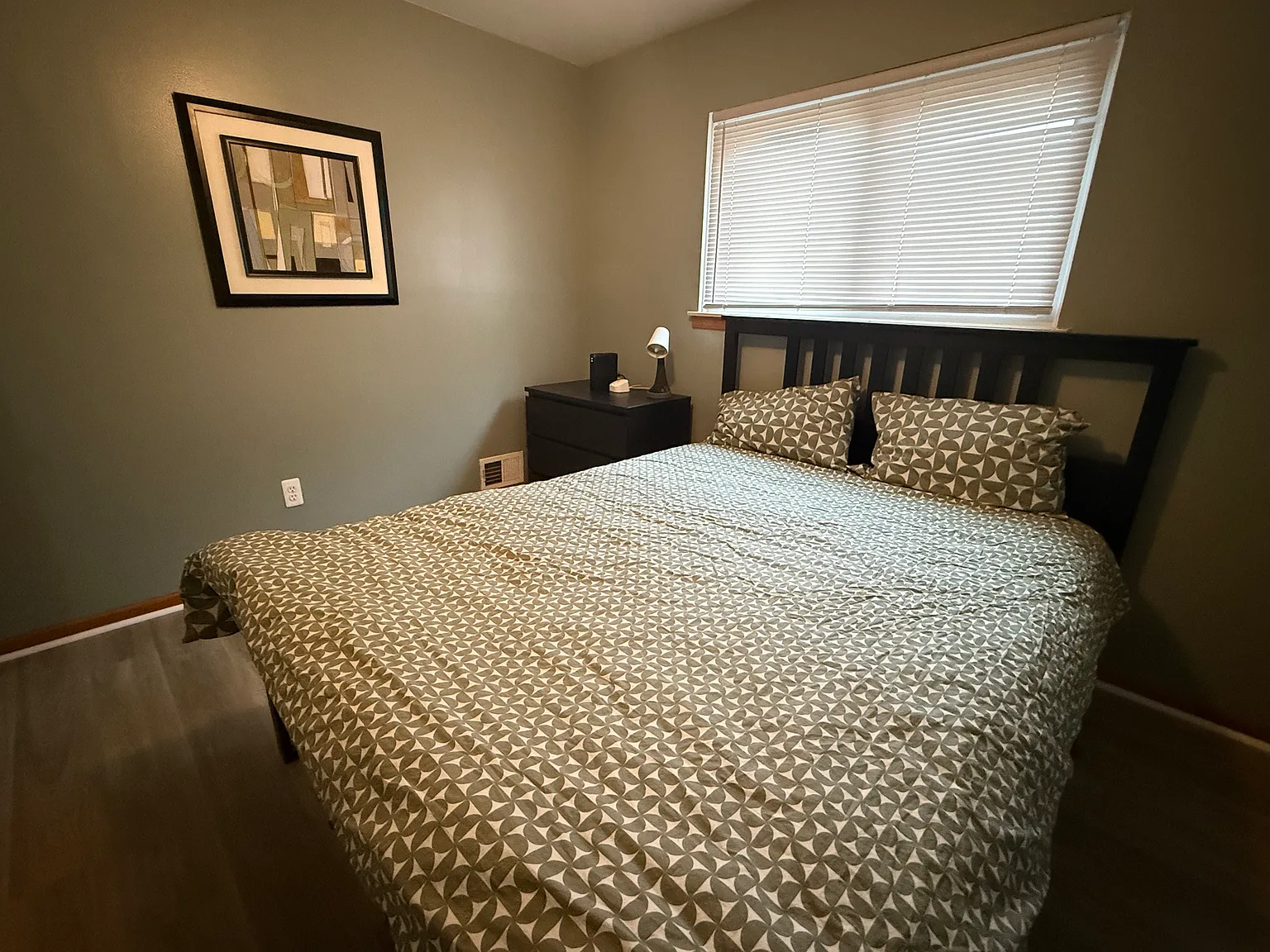 6033 N Crown St — Photo 3