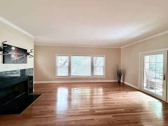 4th image of 1234 N Dearborn Pkwy #1F