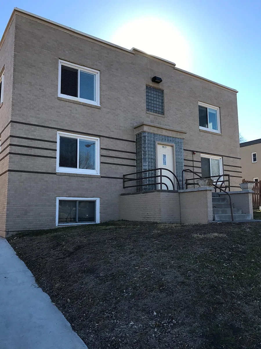Building Photo - 3815 Cuming St #1