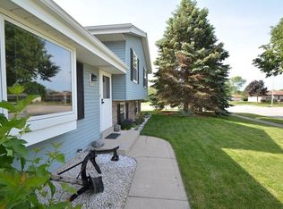 9900 S Darlene Ln, Oak Creek, WI 53154