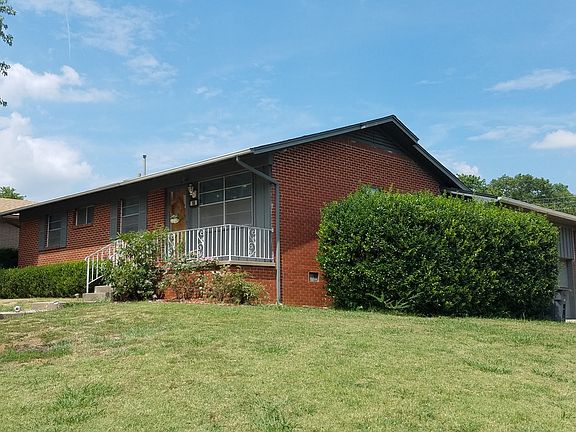 Oversized corner lot! 