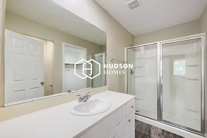 7116 Bywood St — Photo 8