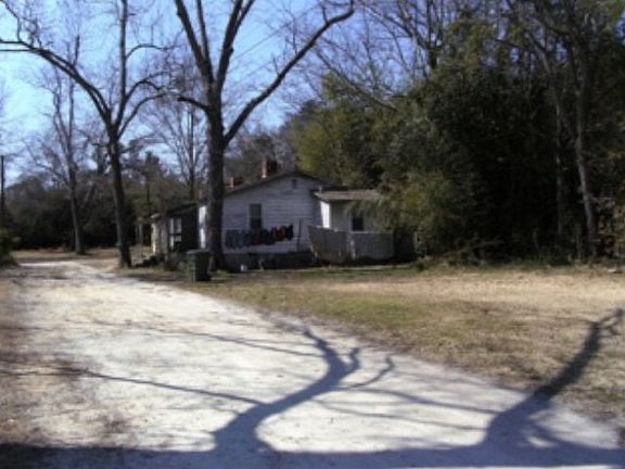 3rd image of 160 Geddings Ct
