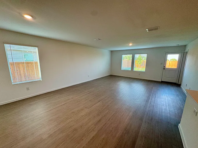 4224 Jutland Dr — Photo 5