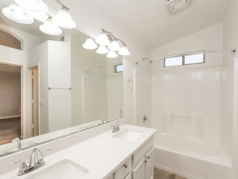 763 E Whitten St — Photo 12