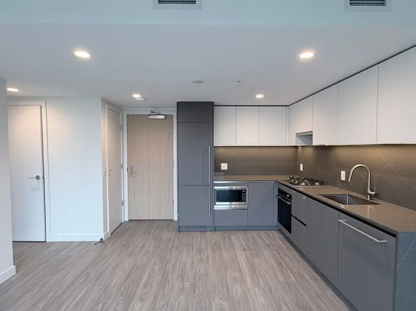 2135 Springer Ave #1503, Burnaby, BC V5B 3N1