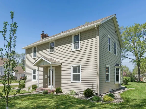 825 14th St E, Glencoe, MN 55336