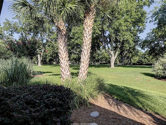 4th image of 2 Royal Pointe Dr