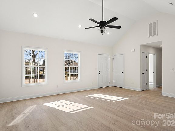 3rd image of 467 Oates St