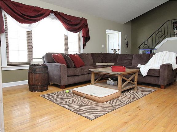 4th image of 1880 Valewood Dr