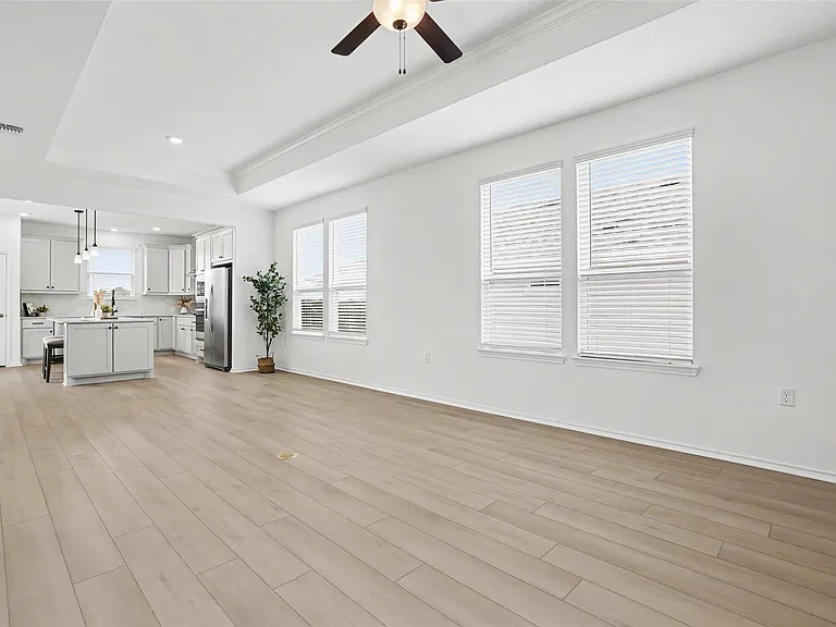 310 Livewater Ln — Photo 5